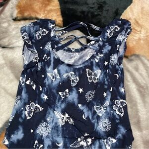 Butterfly top size small no rips stains or tares.